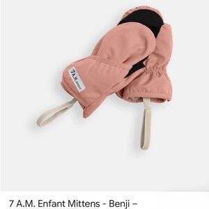 7AM Benji Plush Mittens
$32.00
COLOR : Rose Dawn  NEW 
 SIZE -
6M-12M